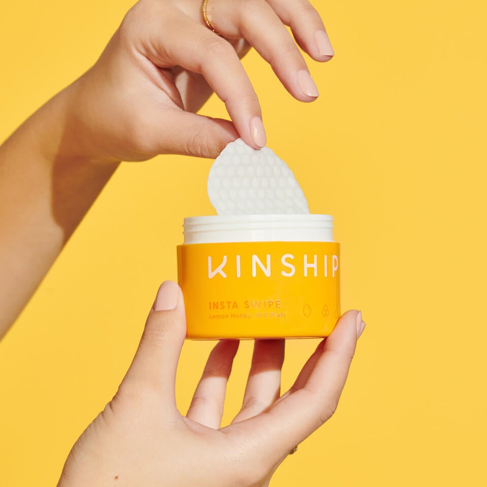 Kinship Insta Swipe Lemon Honey AHA Exfoliating Pads 45 Pads